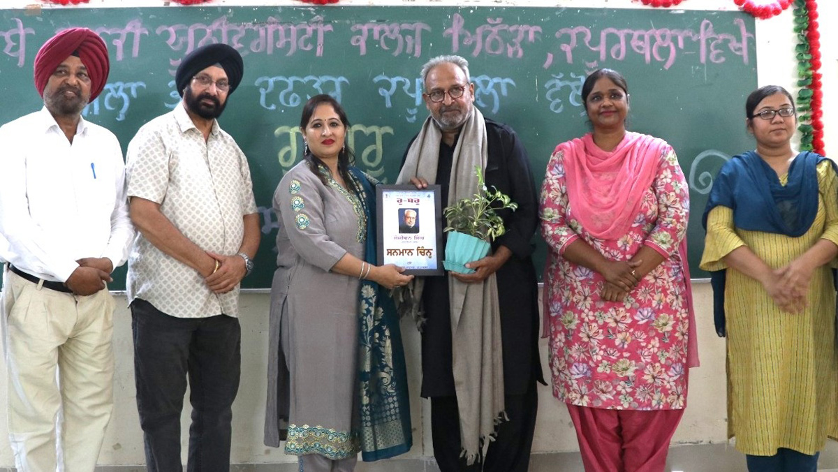 Playwright and theatre director Sanjeevan's face-to-face program organized.